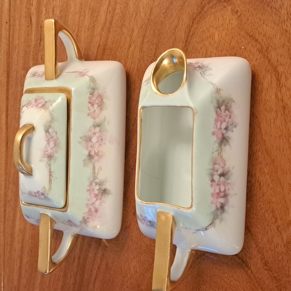 Bavarian hand painted sugar creamer with lid  smaller size   excellent condition - Picture 2 of 8